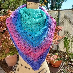 💖 New Handmade Crochet Light weighted  Baktus / Shawl / Scarf